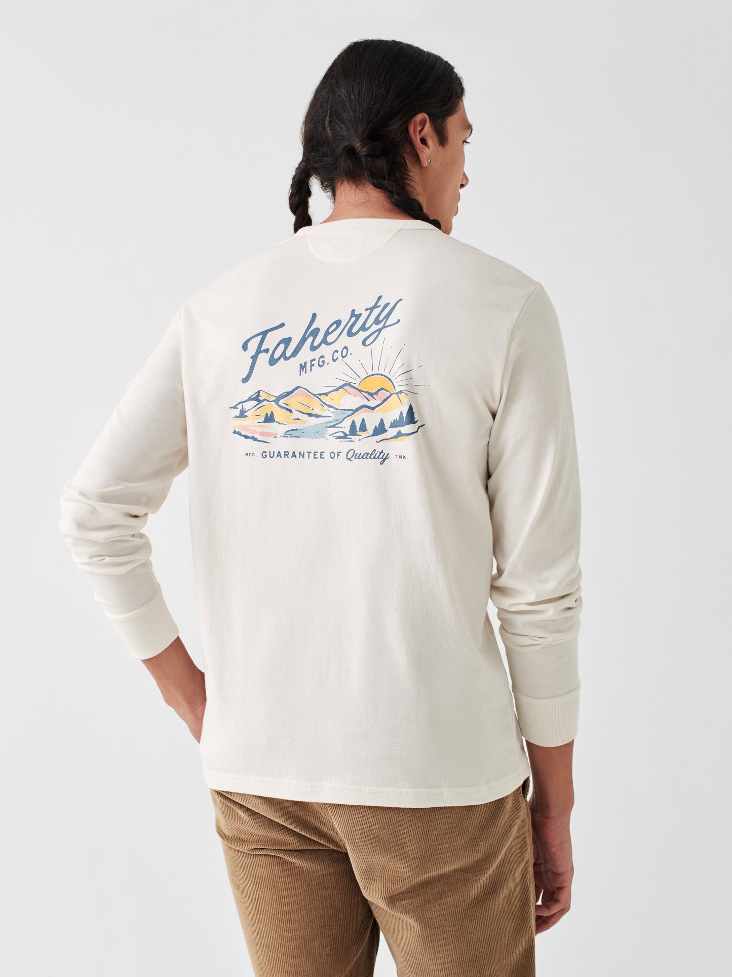 Graphic Long-Sleeve Desert Tee - White Wall