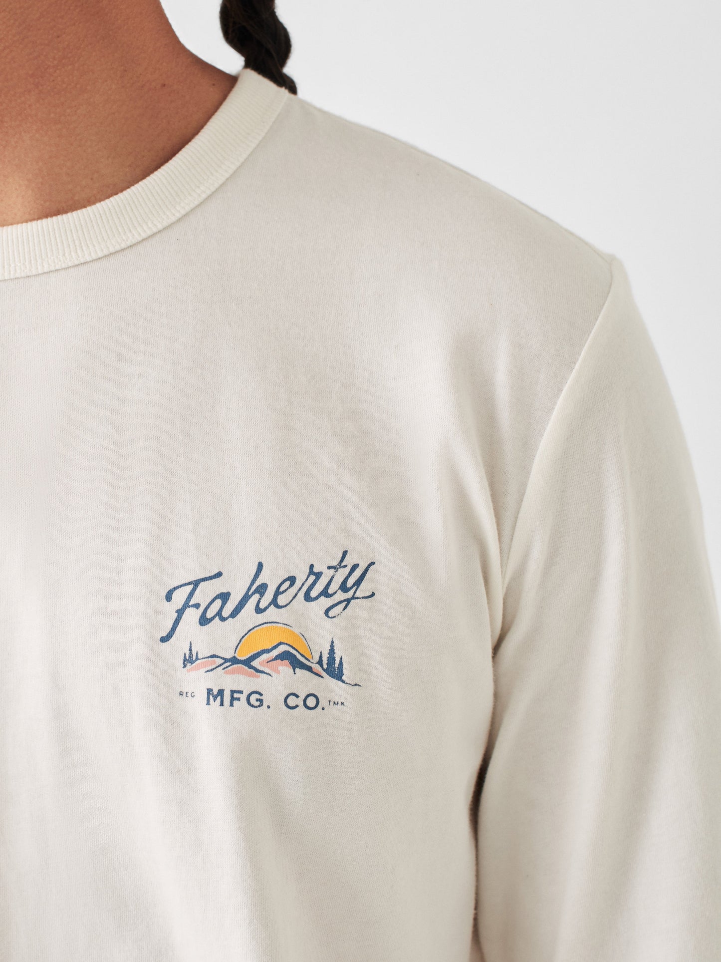 Graphic Long-Sleeve Desert Tee - White Wall